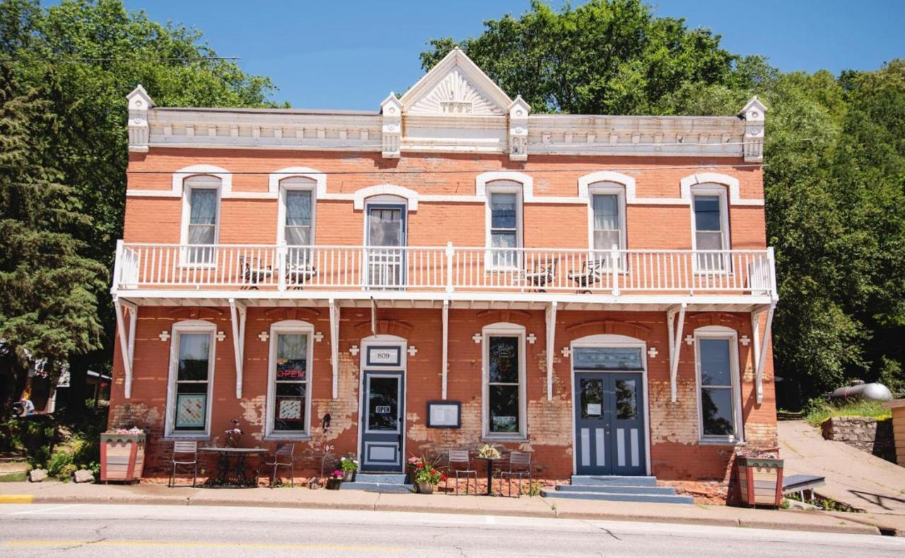The Burlington Hotel & Bar - Alma Wi ภายนอก รูปภาพ