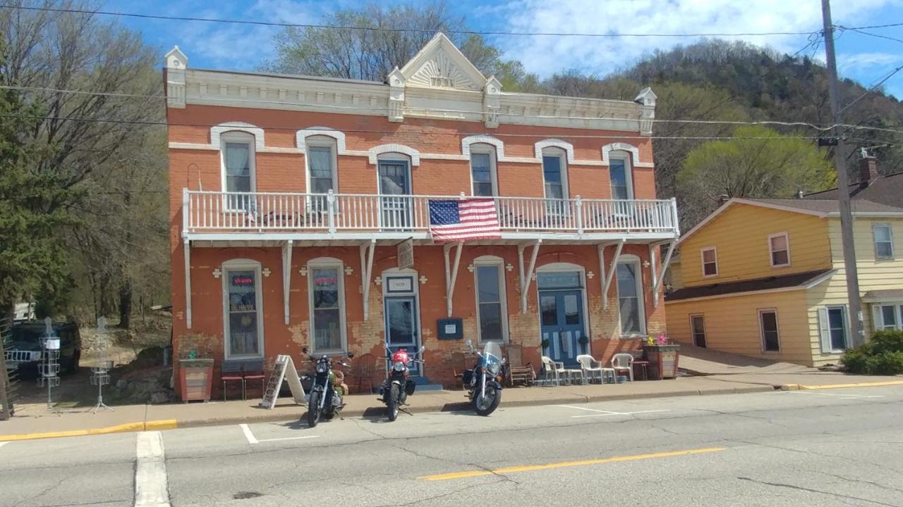 The Burlington Hotel & Bar - Alma Wi ภายนอก รูปภาพ