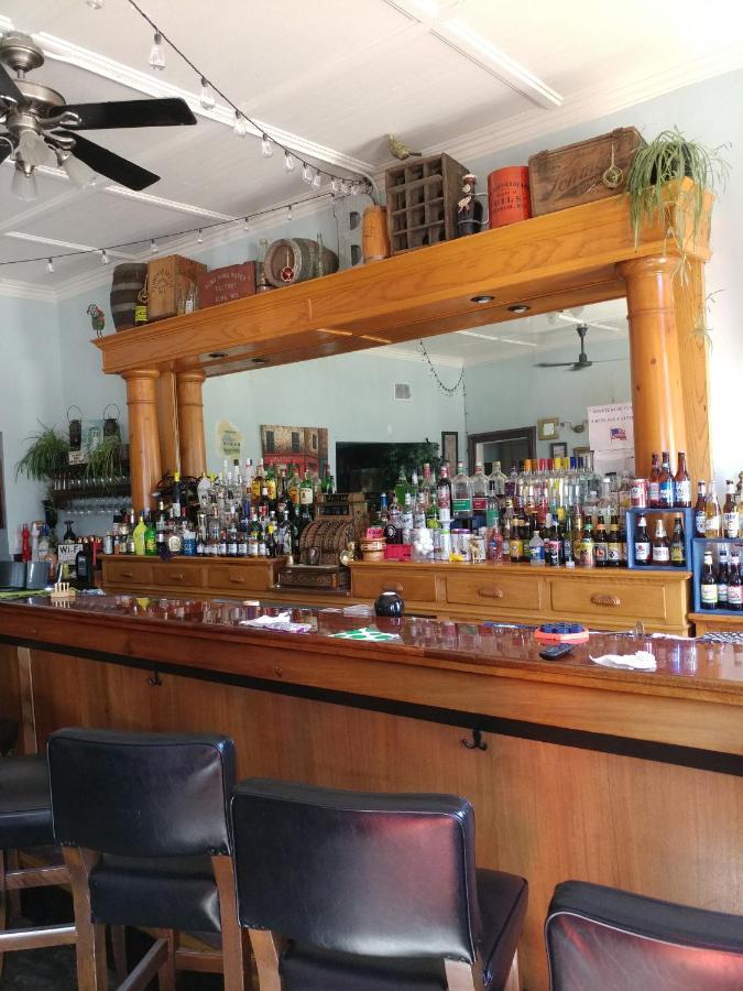 The Burlington Hotel & Bar - Alma Wi ภายนอก รูปภาพ
