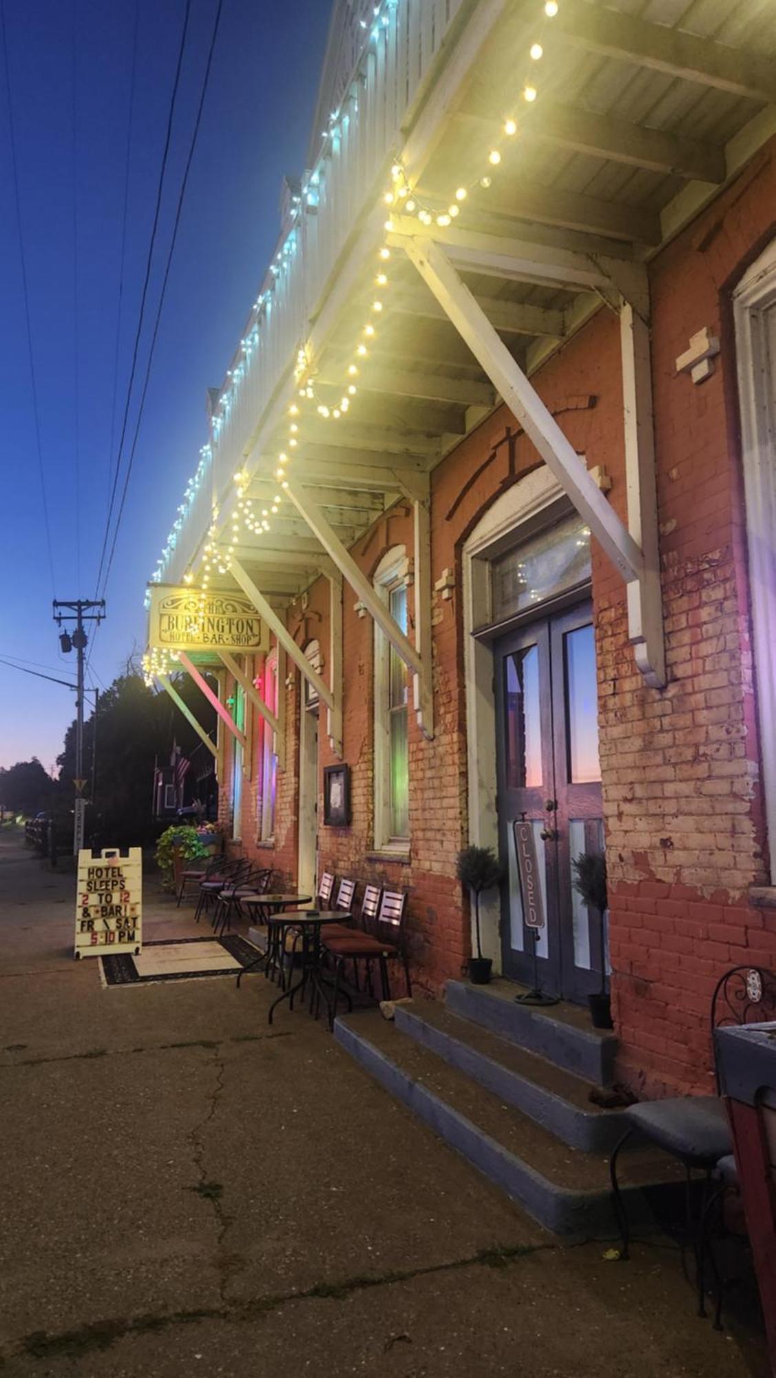 The Burlington Hotel & Bar - Alma Wi ภายนอก รูปภาพ