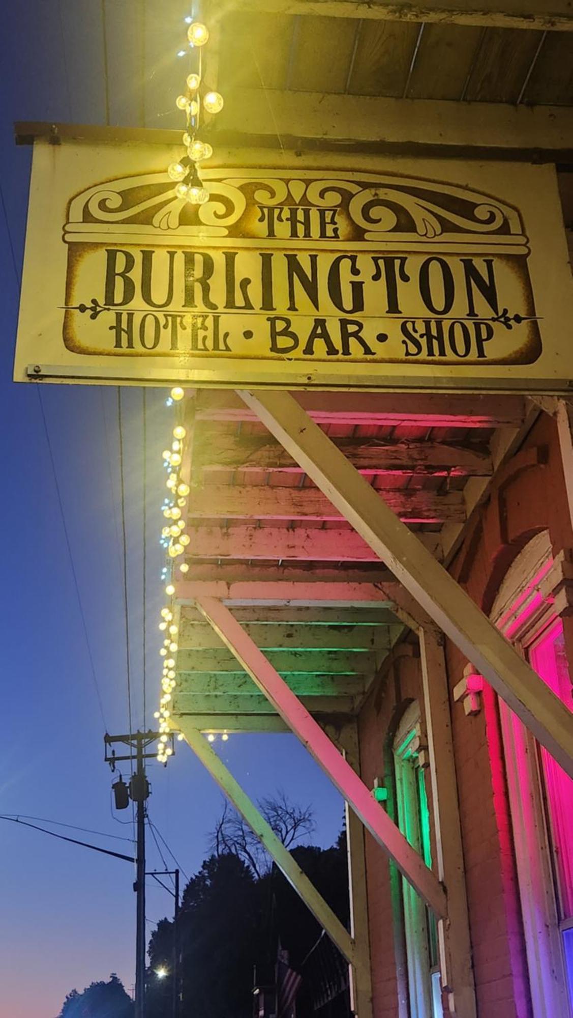 The Burlington Hotel & Bar - Alma Wi ภายนอก รูปภาพ